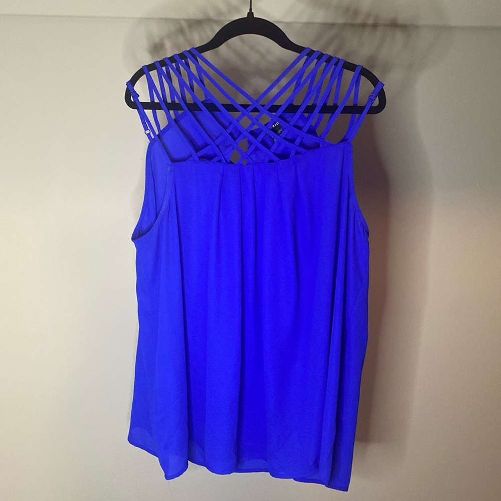 Blue light weight sleeveless top. XXL/Size 2 in Torrid sizing.